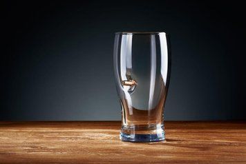 Пивний келих з справжньою кулею 7.62 на подарунок Gun & Fun DR-031 фото